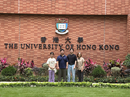 香港大學生物科學學院張江文教授（左二）及其研究團隊。
